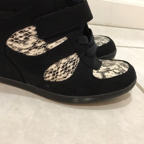 Simply Vera Vera Wang snakeskin wedge sneakers - Picture 3 of 7
